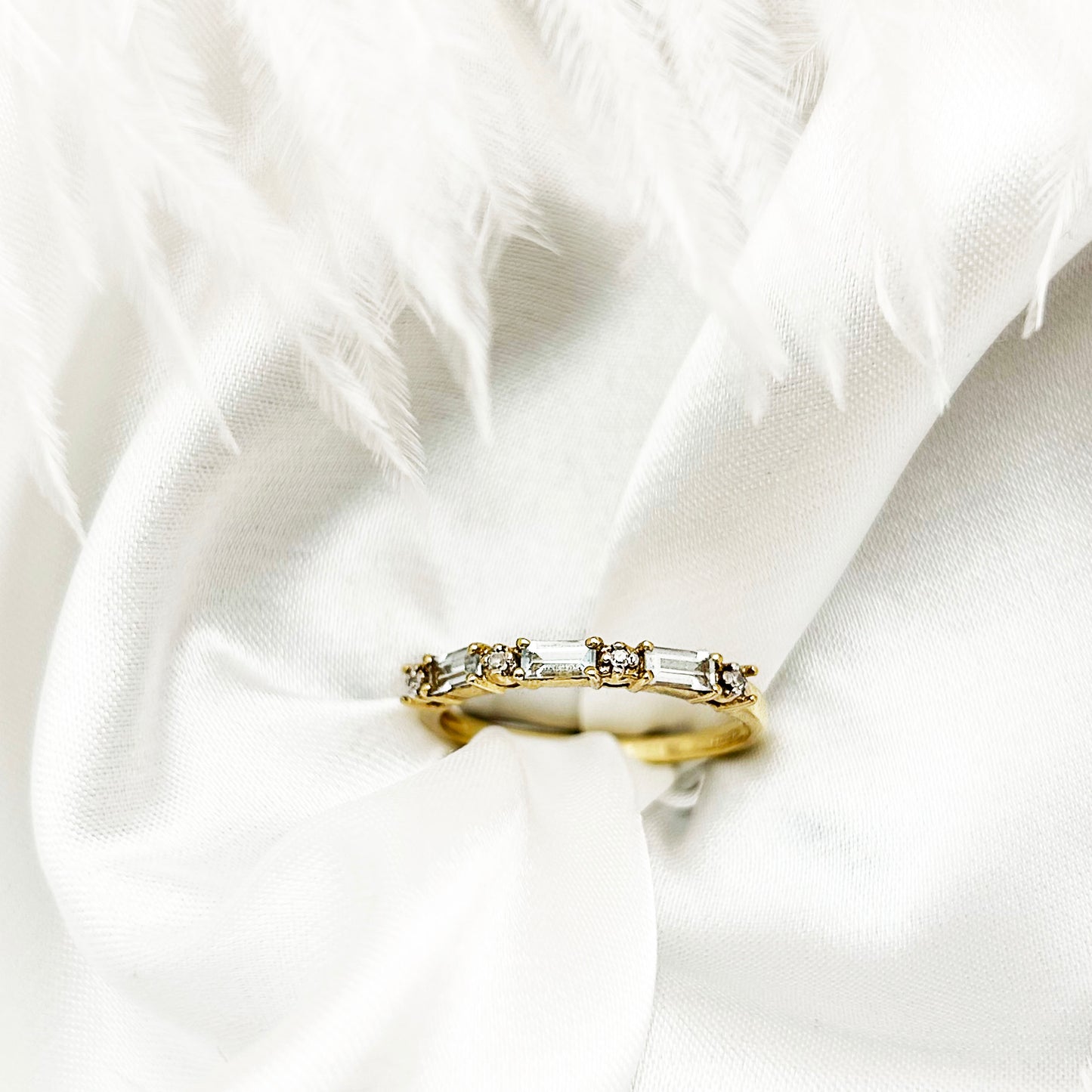 Vintage 9ct Gold Aquamarine & Diamond Ring