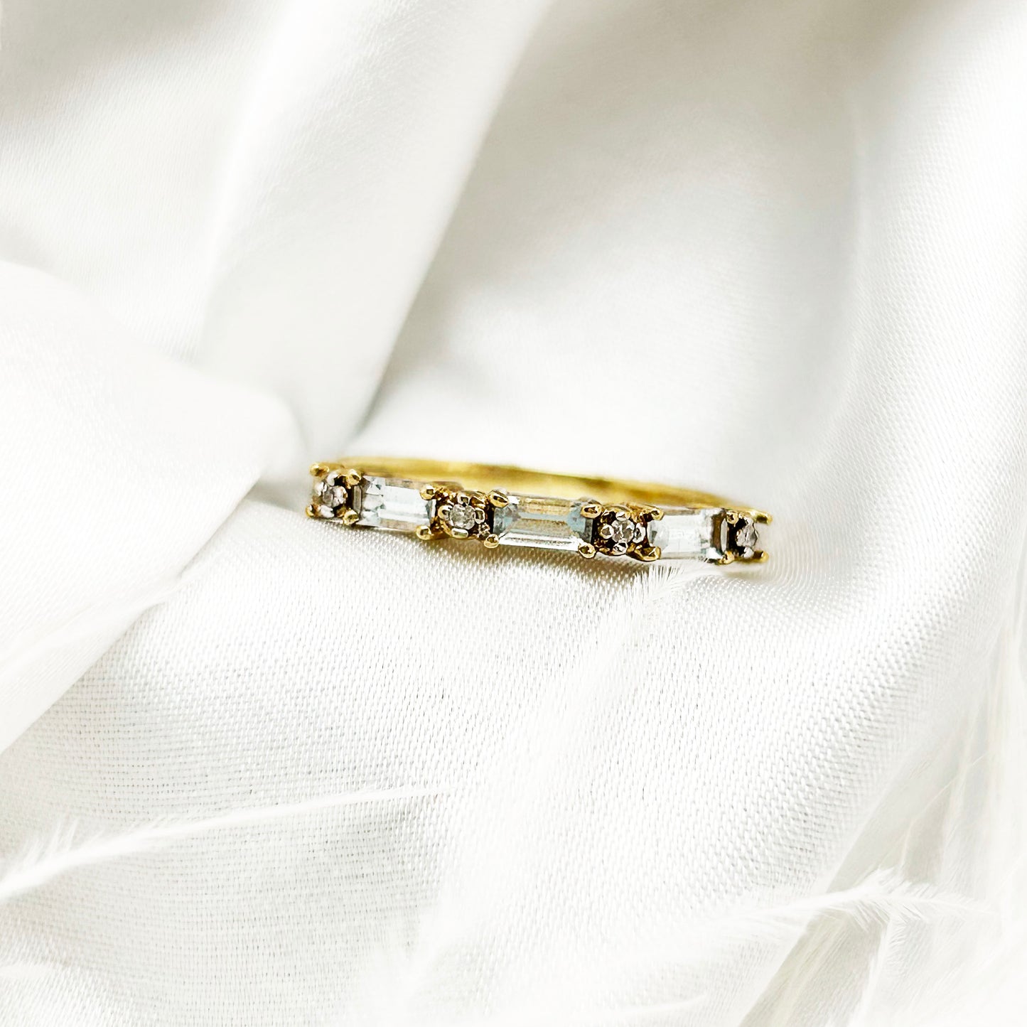 Vintage 9ct Gold Aquamarine & Diamond Ring