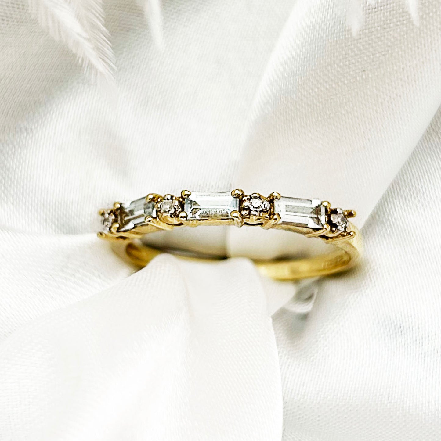 Vintage 9ct Gold Aquamarine & Diamond Ring
