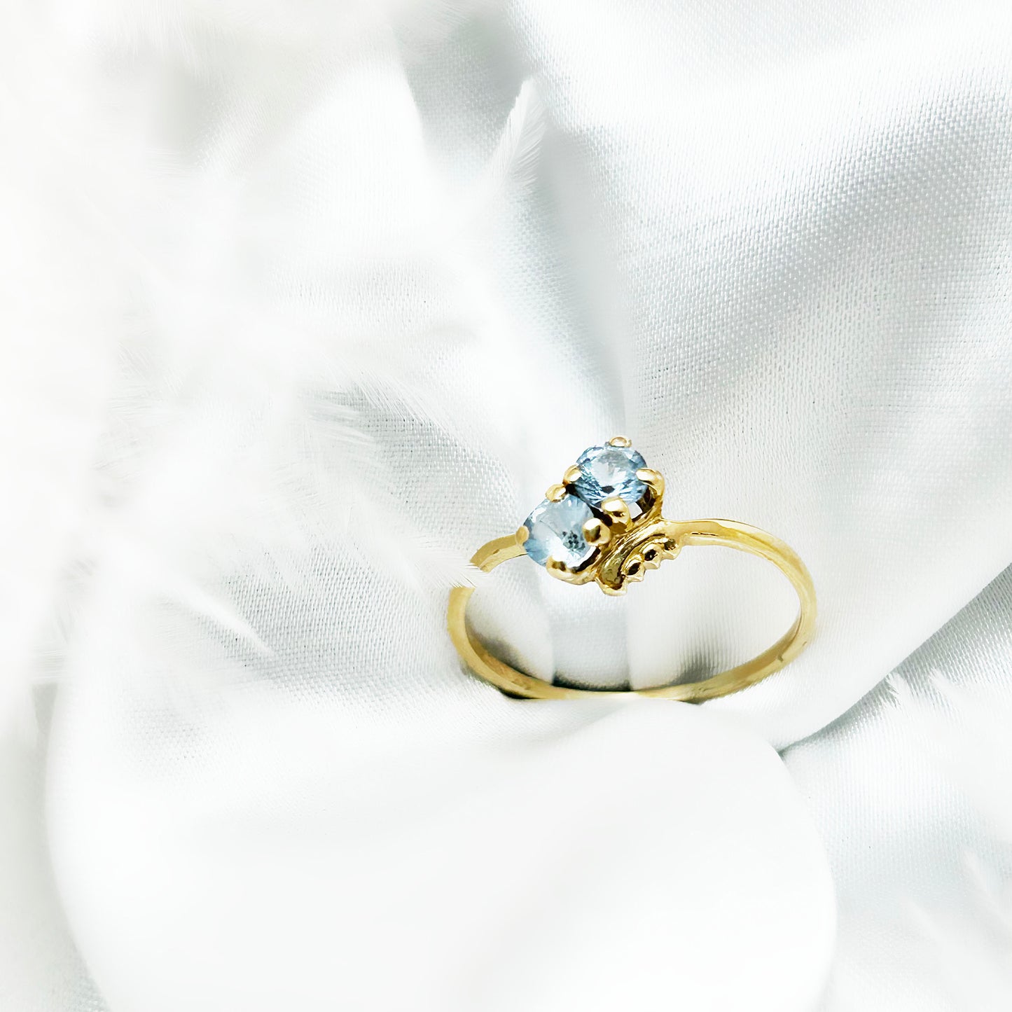 Vintage 10ct Gold Ring & Topaz
