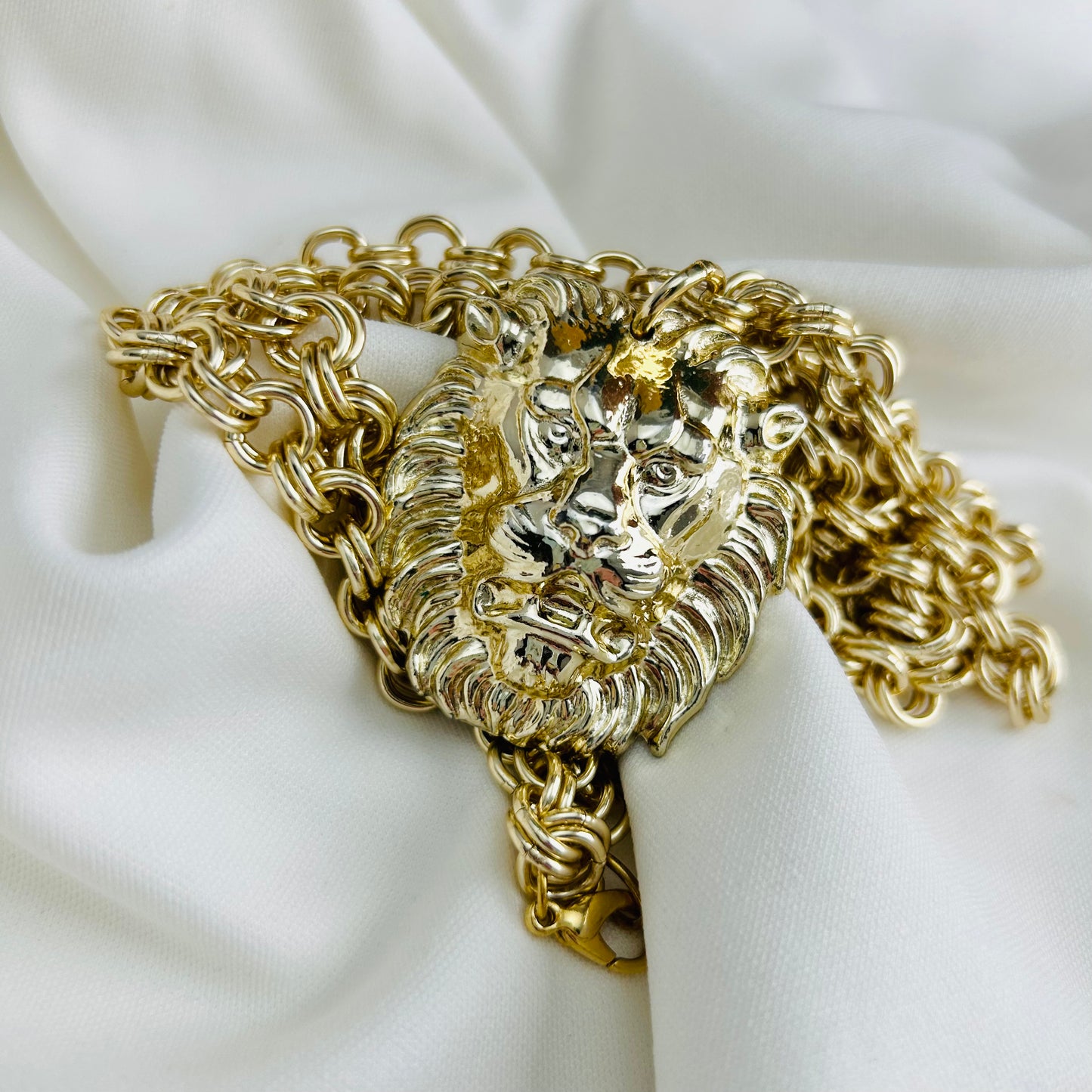 Vintage Lion Necklace - Costume Jewellery