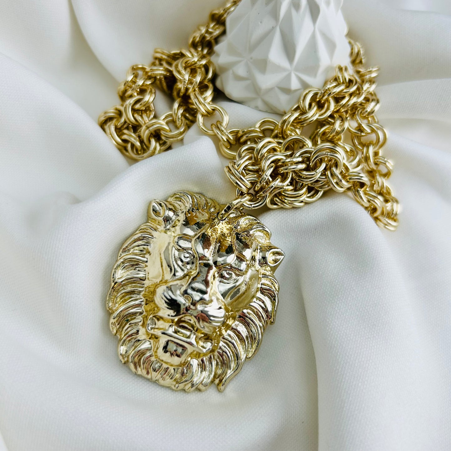 Vintage Lion Necklace - Costume Jewellery