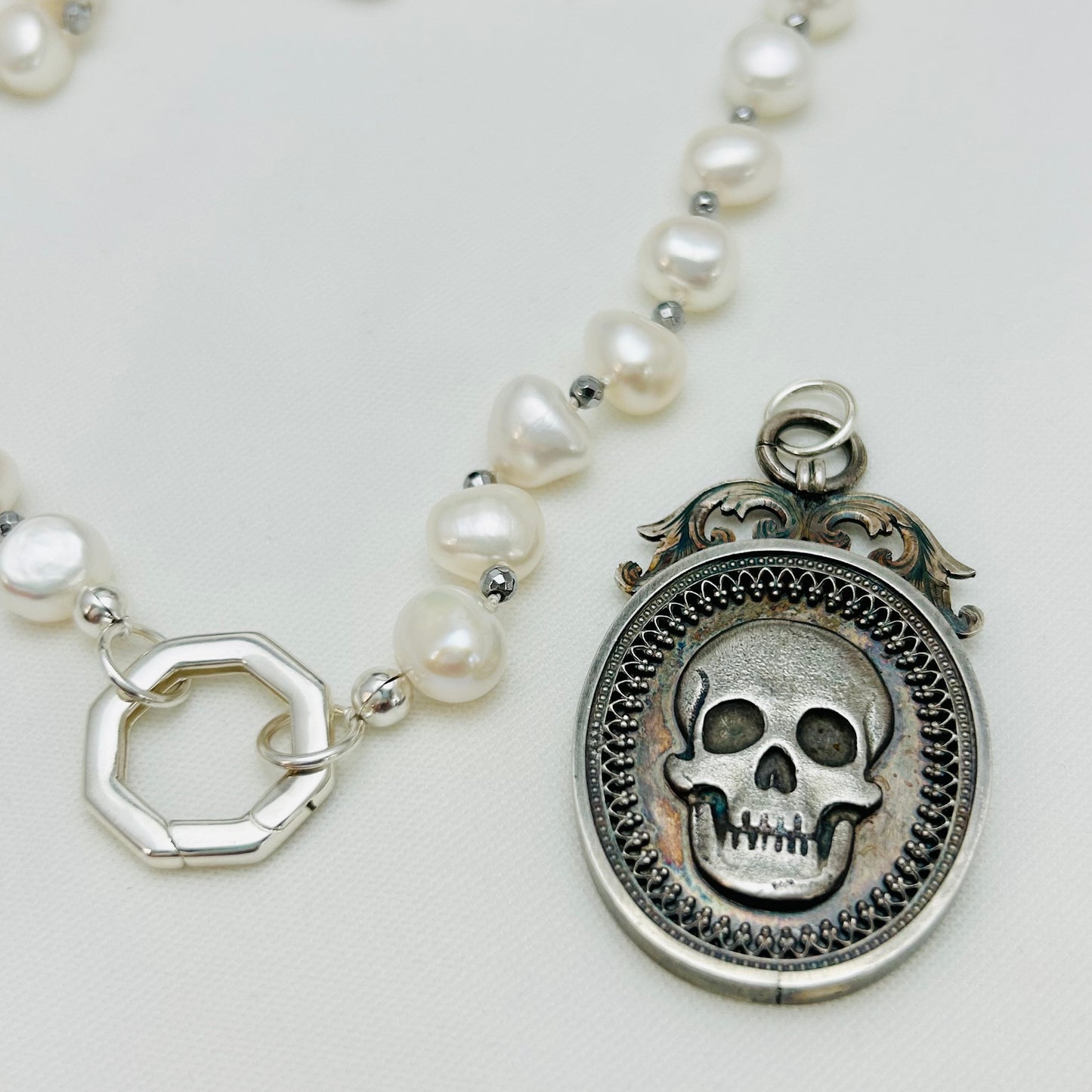 Memento Mori | Skull & Pearls Necklace