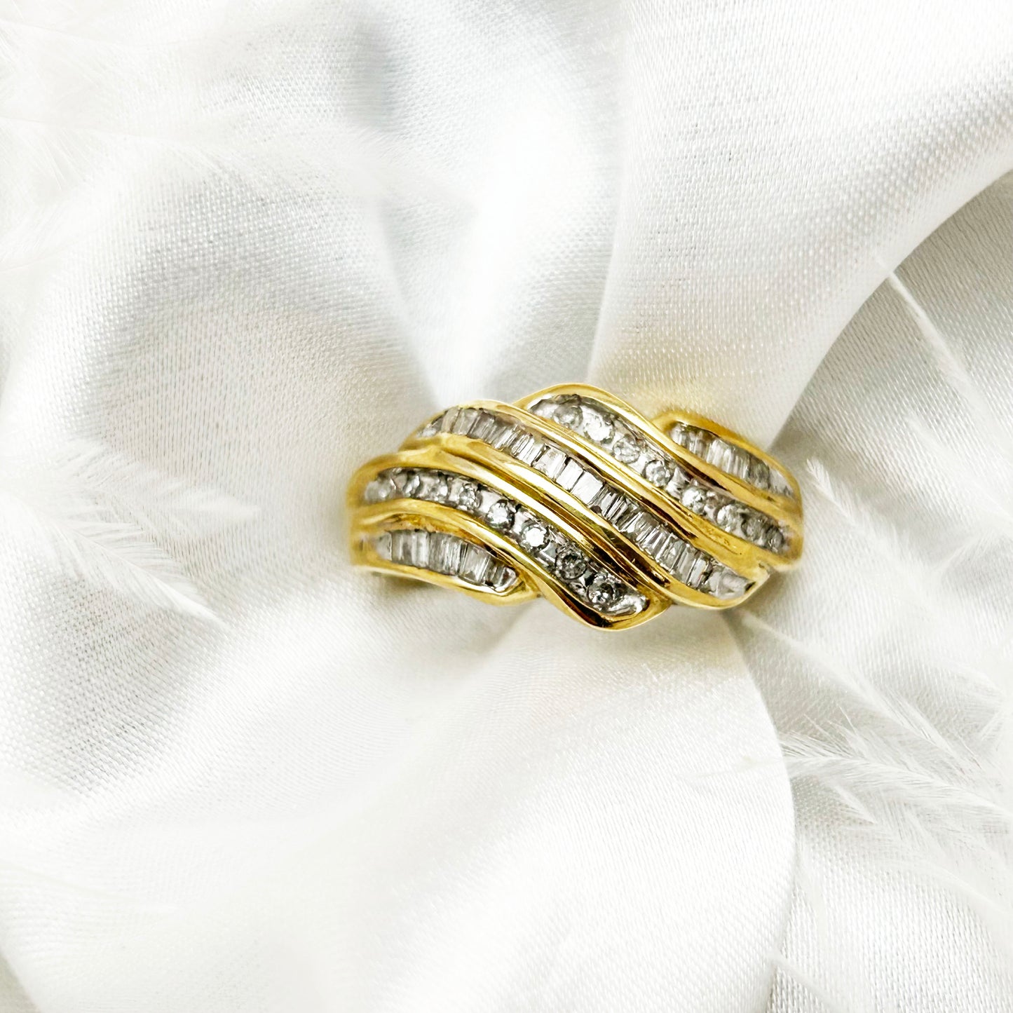 Vintage 10ct Gold & Diamond Ring
