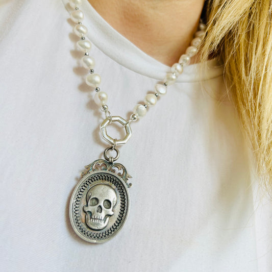 Memento Mori | Skull & Pearls Necklace