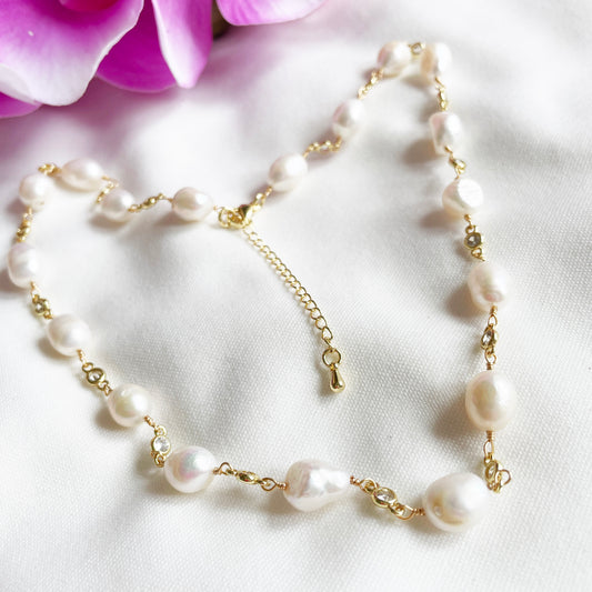 Pearl & Crystal - Station Necklace